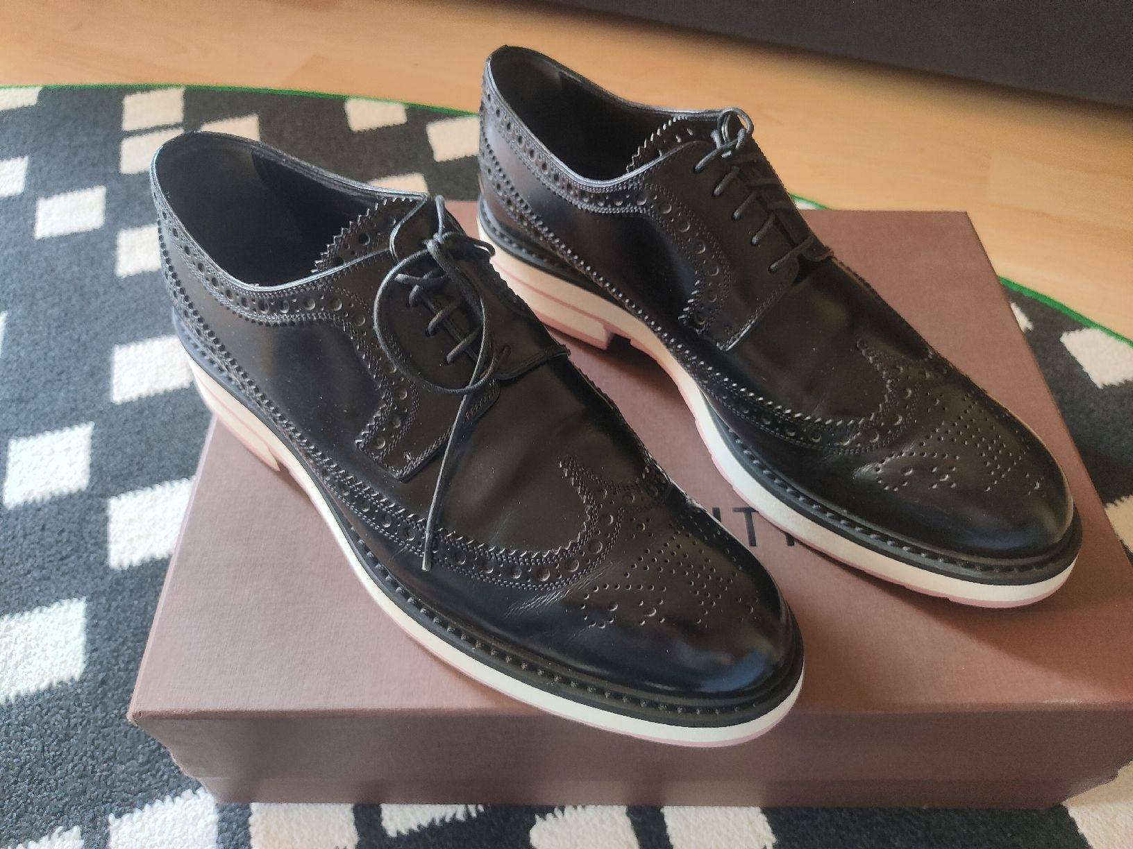 Louis Vuitton Scarpe da donna: Louis Vuitton Schnürschuhe Leder Grösse 40 – Usato da Bern venduto da Danny3008BE