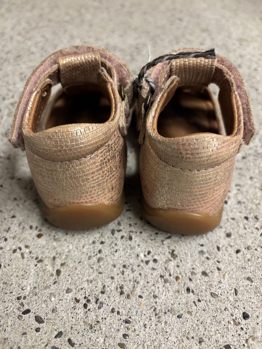 Bisgaard Scarpe per ragazze: Bisgaard Sandalen Roségold, Grösse 23 – Usato da Büren an der Aare venduto da Nikito2001 1