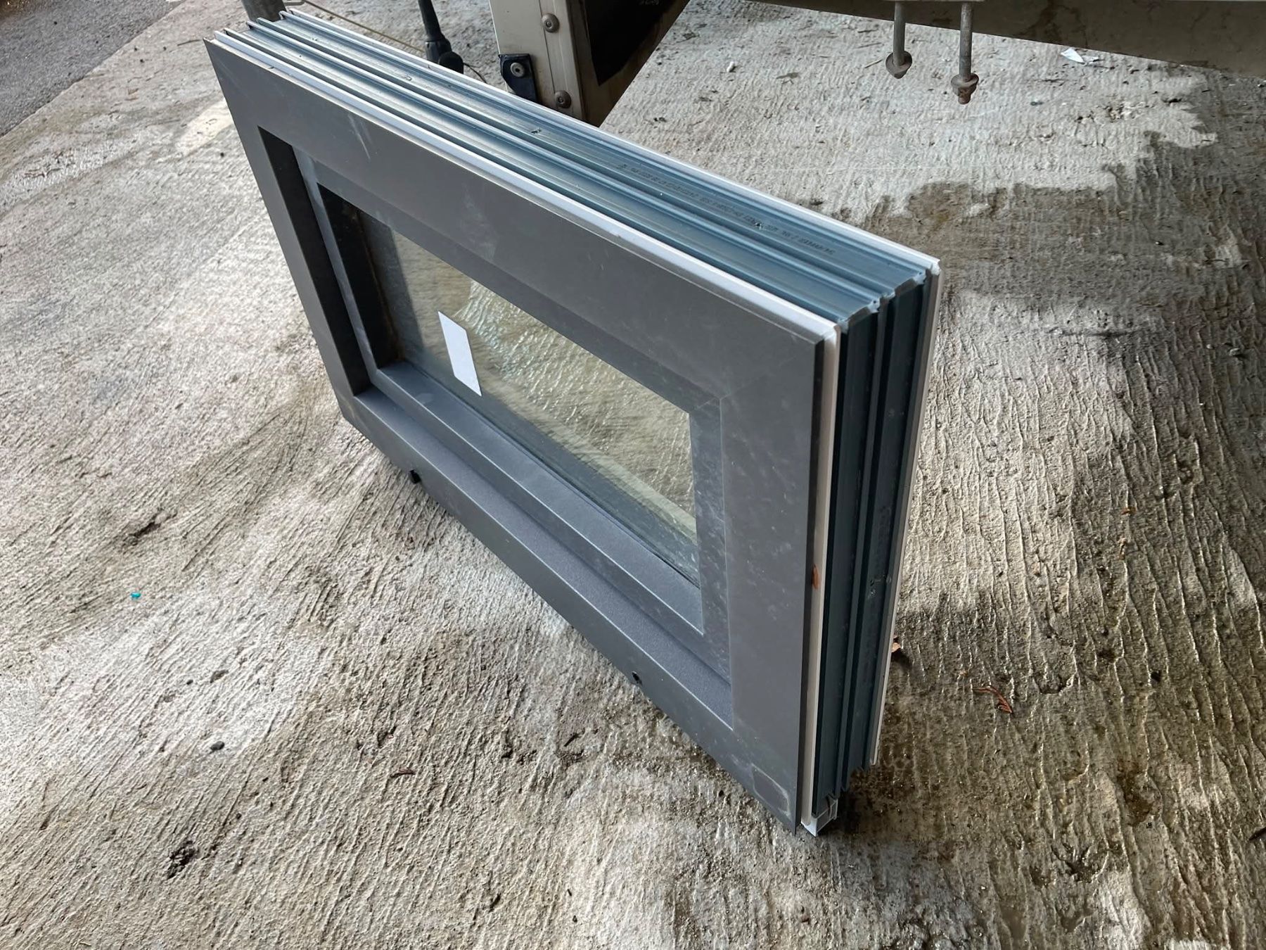 Finestre: Fenster Salamander, grau, 770x460 – Nuovo (secondo la descrizione) da Holderbank SO venduto da ann_lg6r