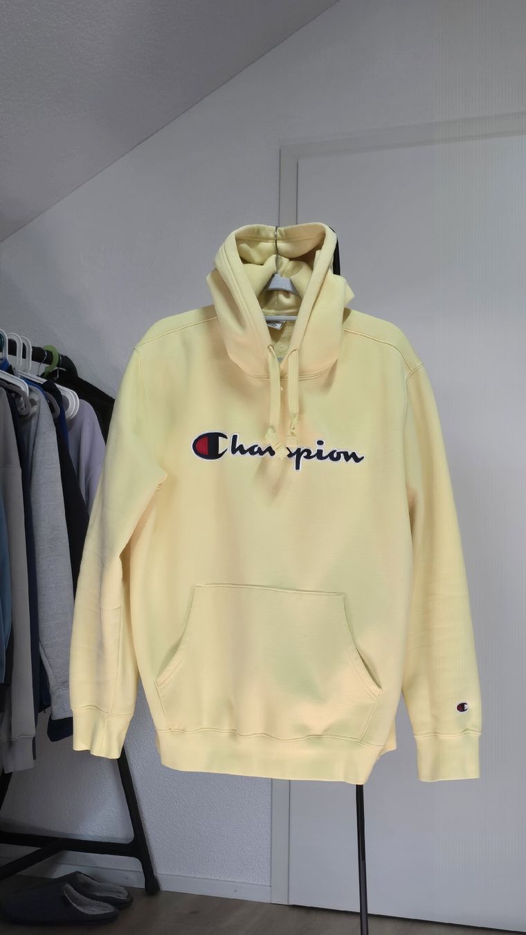 Champion Maglioni & Felpe: Champion Hoodie – Usato da Rothrist venduto da adniramadani21