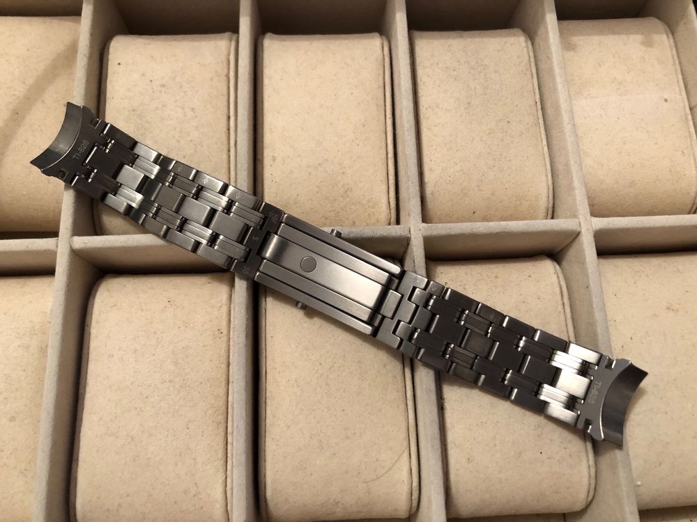 Bracelet OMÉGA 1217 Vintage - Gris Métal - Largeur 17 Cm - Neuf De Stock Horloger - Occasion