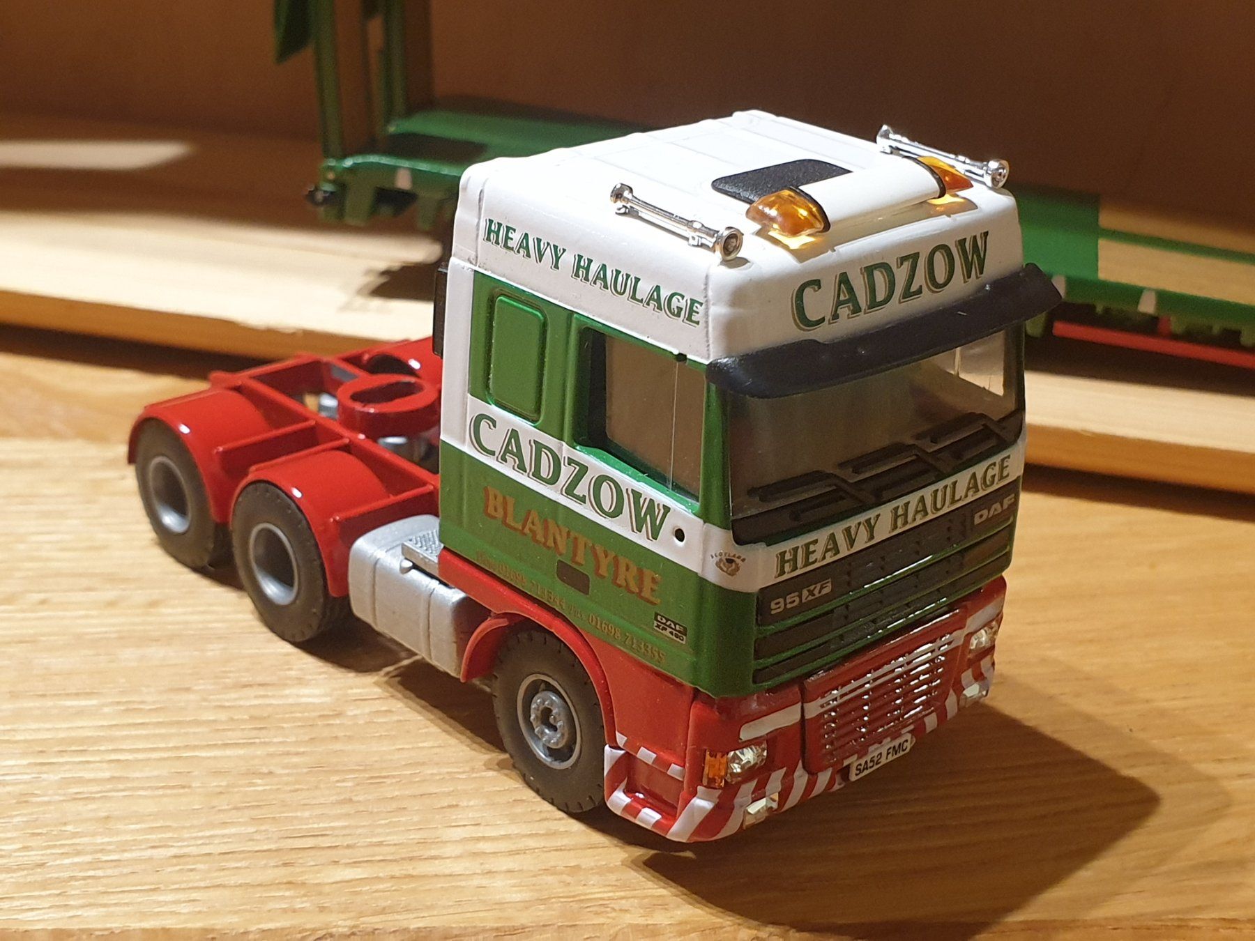 Kit di modellismo & Modellini statici: DAF Schwertransport Cadzow 1:50 – Usato da Baar venduto da Liebherrbagger 4