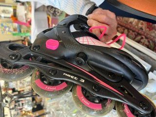 Pattini in linea & Pattini a rotelle: Inlineskates Grösse 33-36   verstellbar – Usato da Mosnang venduto da KurtHe 5