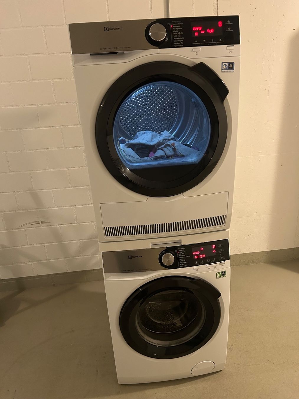 Electrolux Lavatrici: Waschturm Electrolux – Usato da Zürich venduto da Barca10