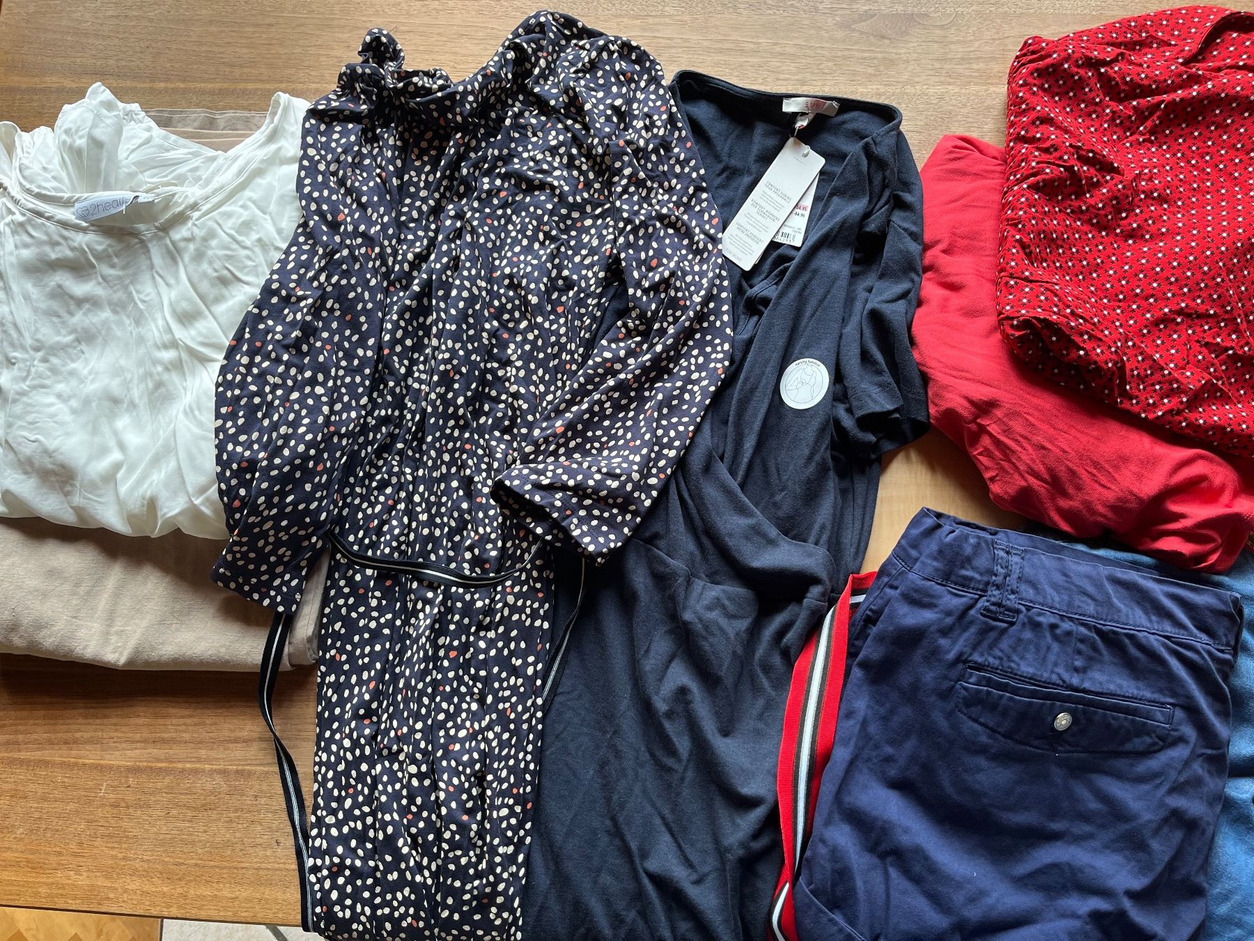 Lotti di vestiti: Esprit Set Umstandsmode NEU 42/ XL – Nuovo e nell'imballaggio originale da Adelboden venduto da cheeschessi