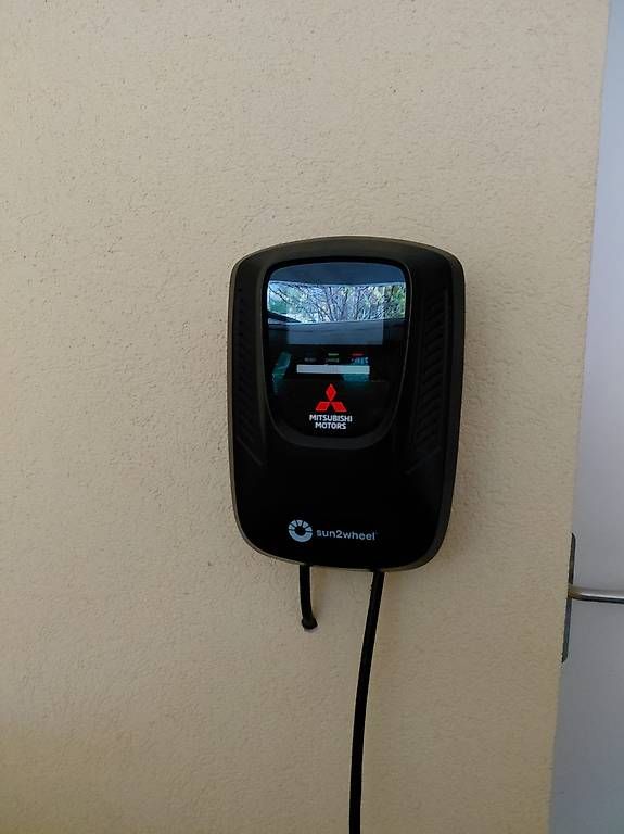 Batterie-Ladegeräte: Borne recharge + câble – Gebraucht aus Granges-Paccot von Pellon1 3