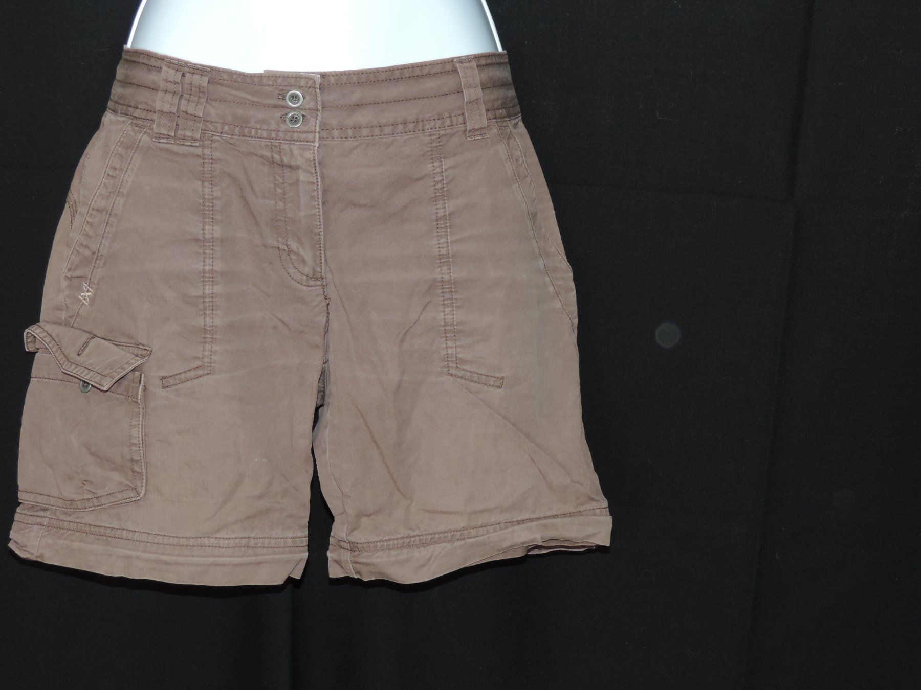 Pantaloni: short brun gris – Usato da Genève venduto da Axelle333 4