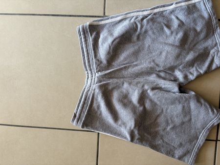 Short Adidas gris