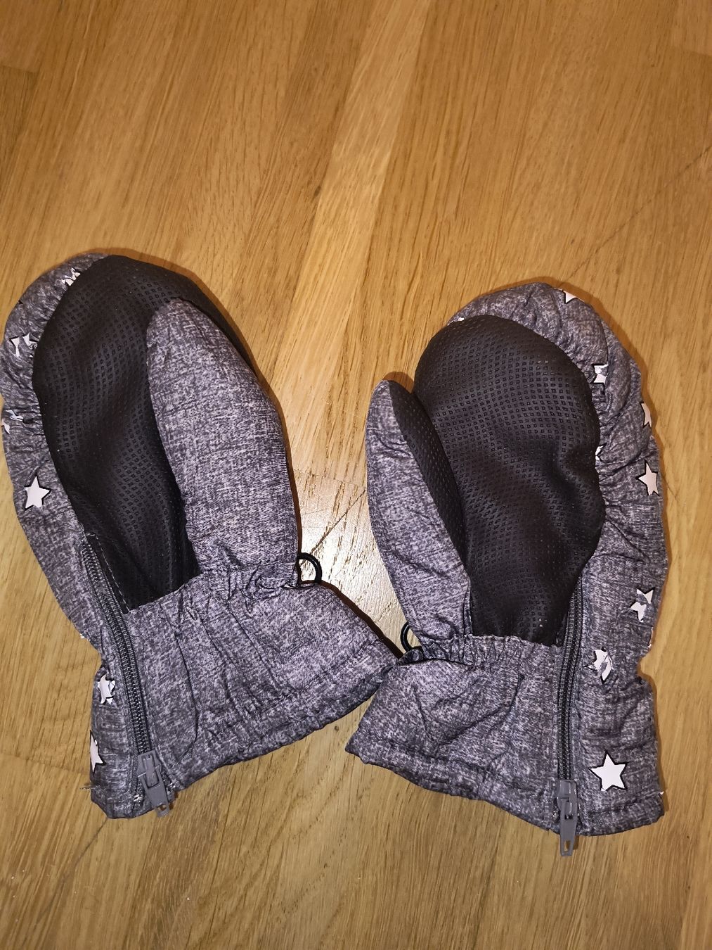 Guanti: Handschuhe winter 12-24M – Usato da Schliern b. Köniz venduto da yalls 1