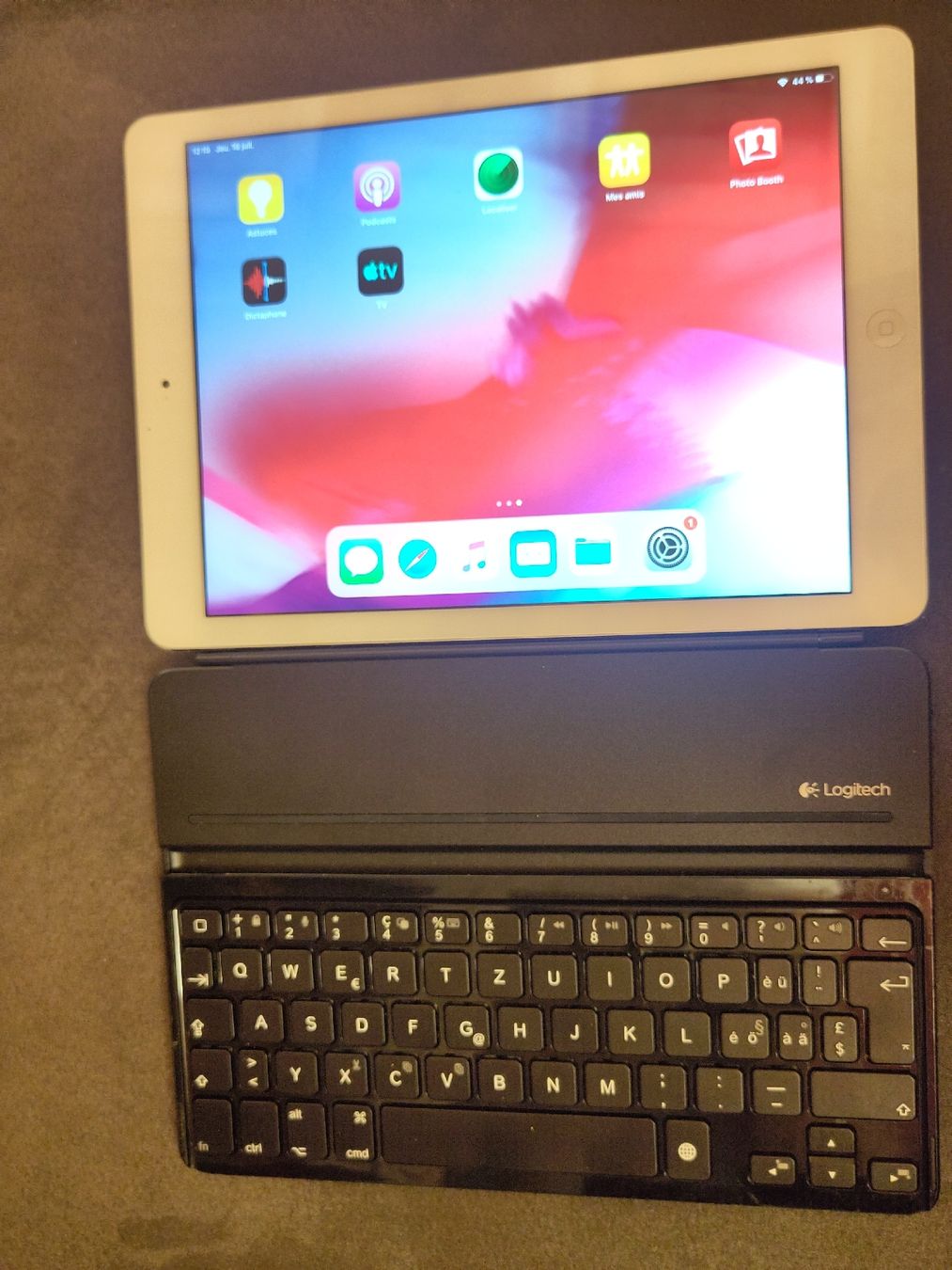 Apple Tablet PC: iPad Air Wifi 32Go + clavier Logitech – Usato da Botyre (Ayent) venduto da FXATER 2