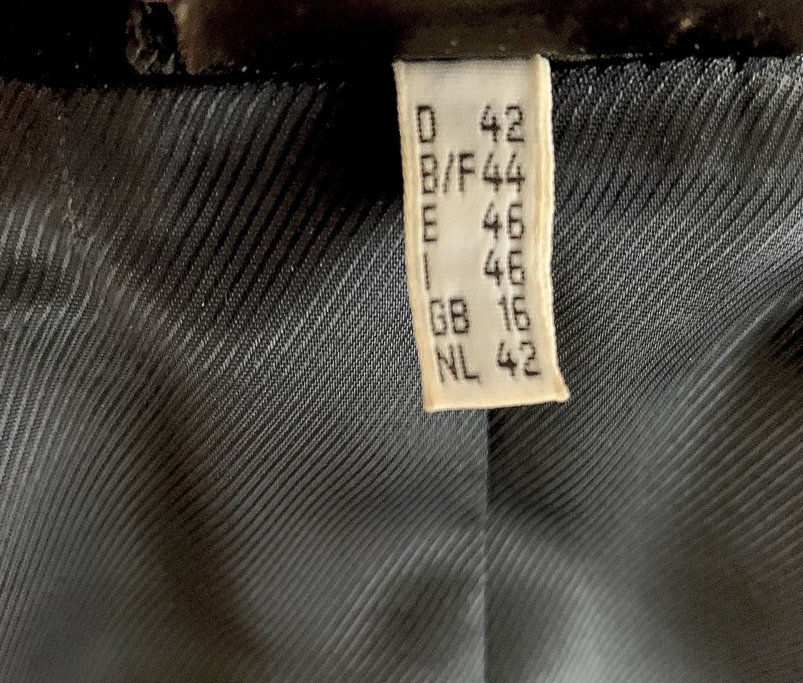Madeleine Giacche: Modischer Blazer Gr.: 42 schwarz von Madeleine – Nuovo (secondo la descrizione) da Wil SG venduto da horizonte254 4