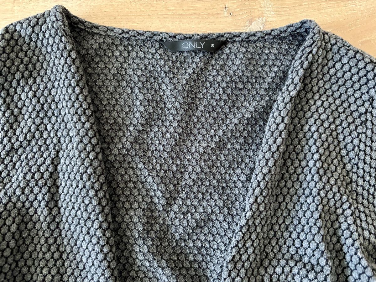 Only Jacken: Damen Strickjacke ONLY grau Grösse S  – Gebraucht aus Ennetbürgen von Evelyne_G 1