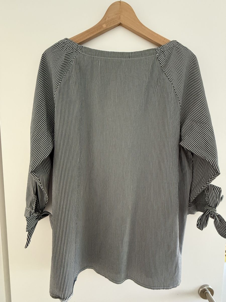 Opus Camicette: Opus Bluse gestreift dunkelgrau weiss  – Usato da Oberglatt ZH venduto da kaishu 1