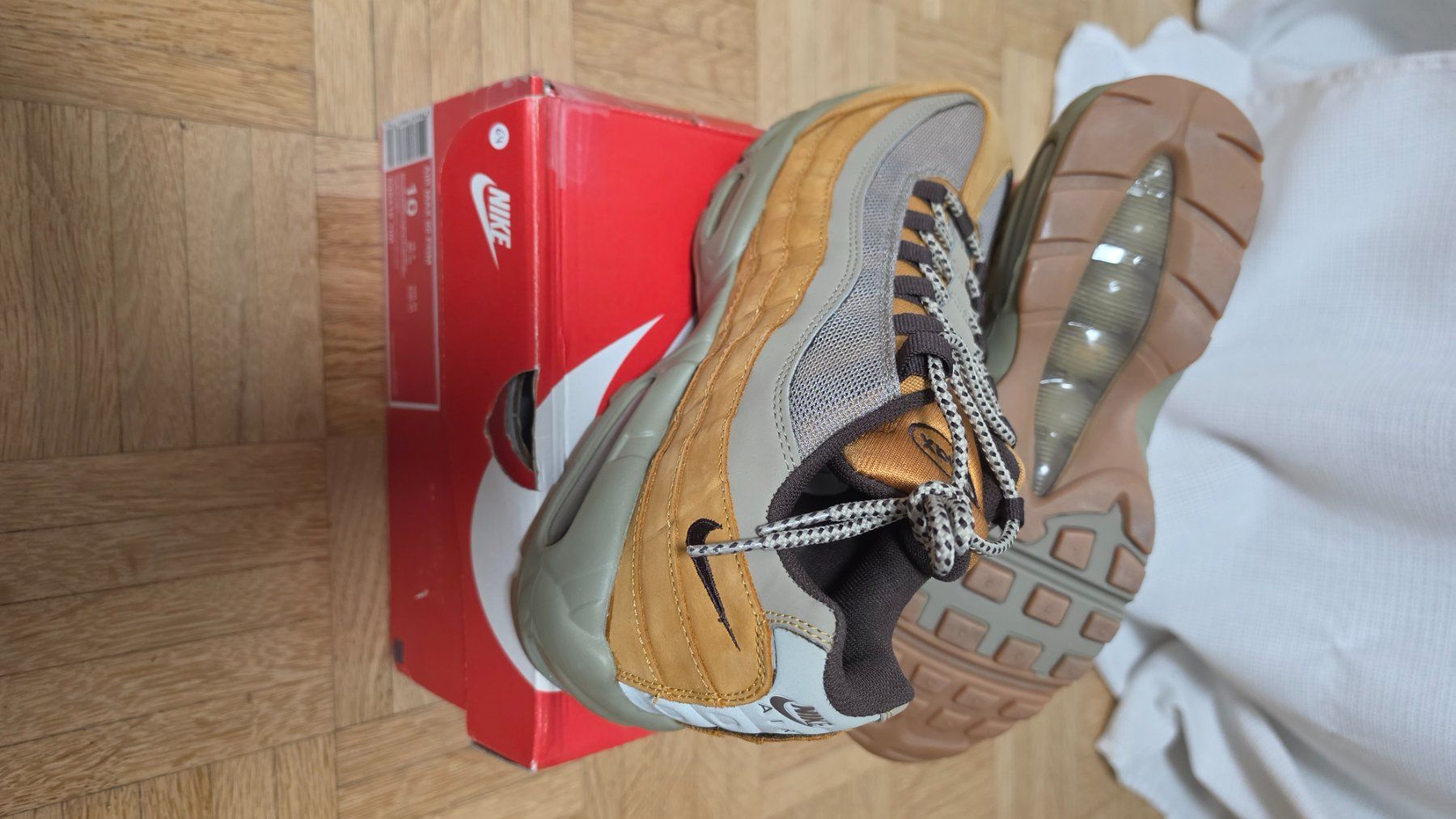 Nike Scarpe da uomo: Nike Air Max 95 "Varsity Maize" T44 DSWT Réf 538416-700 – Nuovo e nell'imballaggio originale da Cologny venduto da Maxime1223 1