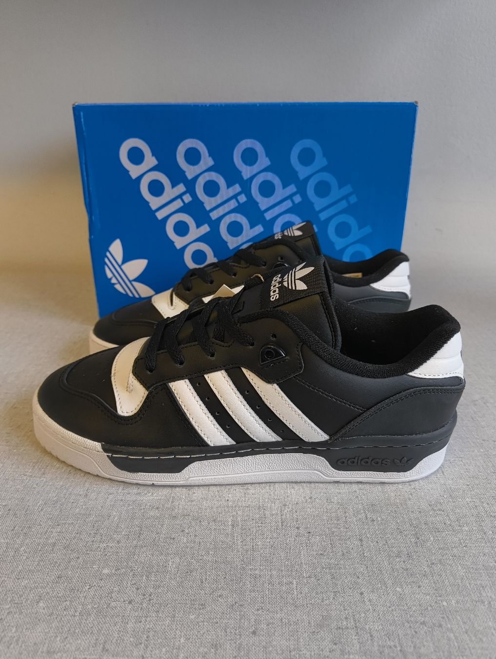 Adidas Scarpe da uomo: Adidas Rivalry Low Gr. 45 1/3 – Nuovo e nell'imballaggio originale da Uitikon Waldegg venduto da PJLS1 2