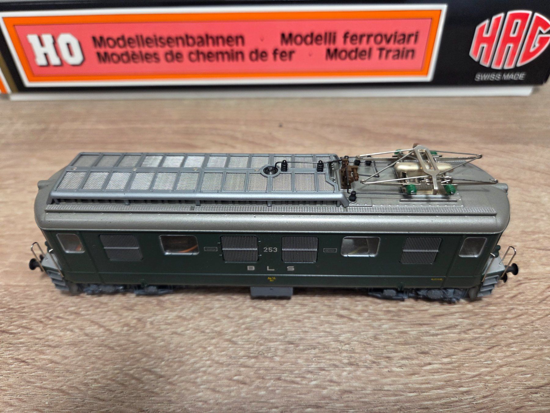 Hag Modellini di ferrovie: Hag 142 E-Lok Ae 4/4 BLS Digital H0 – Nuovo e nell'imballaggio originale da St-Aubin-Sauges venduto da Lo_Go 4