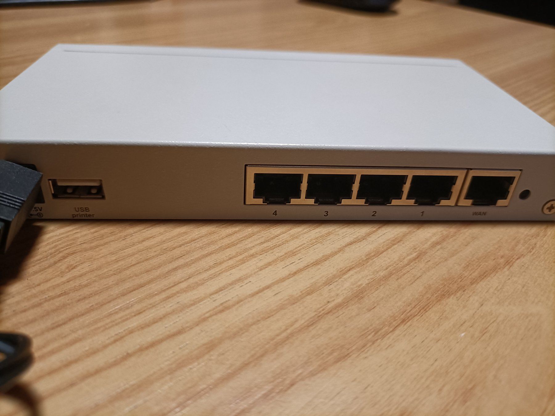 Modems & Router: 4 Port Router mit USB-Printer Server, gebraucht – Gebraucht aus Schöftland von Snacketti7 1