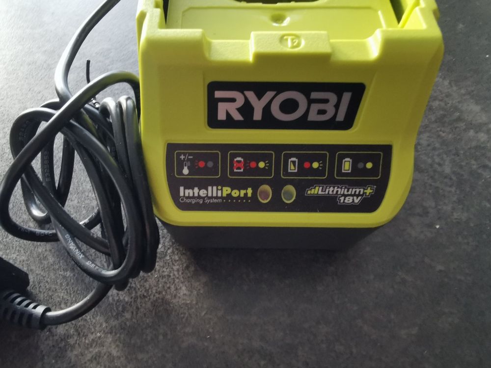 Ryobi ONE+ RC18120 Akku-Ladegerät | Kaufen auf Ricardo