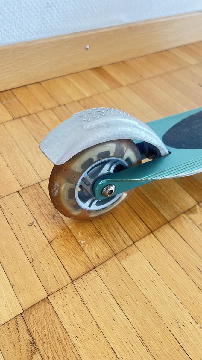 Micro Fahrzeuge für Kinder: Micro Sprite LED Scooter grün – Gebraucht aus Wil SG von bor_7ykb 2