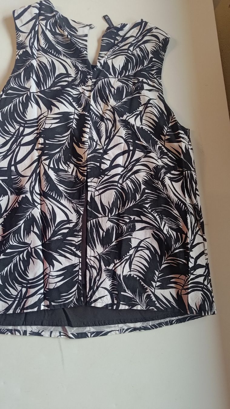 T-shirt: T-shirt S – Usato da Poschiavo venduto da Linuzzo80 1