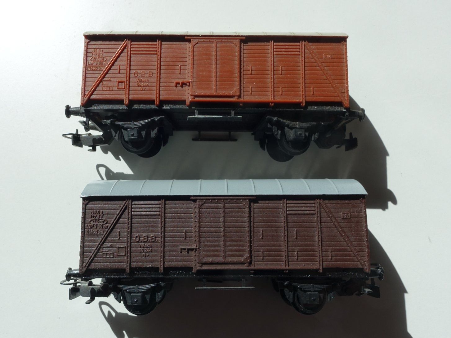 Kleinbahn Modelleisenbahnen: KLEINBAHN 2x No. 300 ÖBB gedeckter Güterwagen – Gebraucht aus Wallbach von Sarrows 1