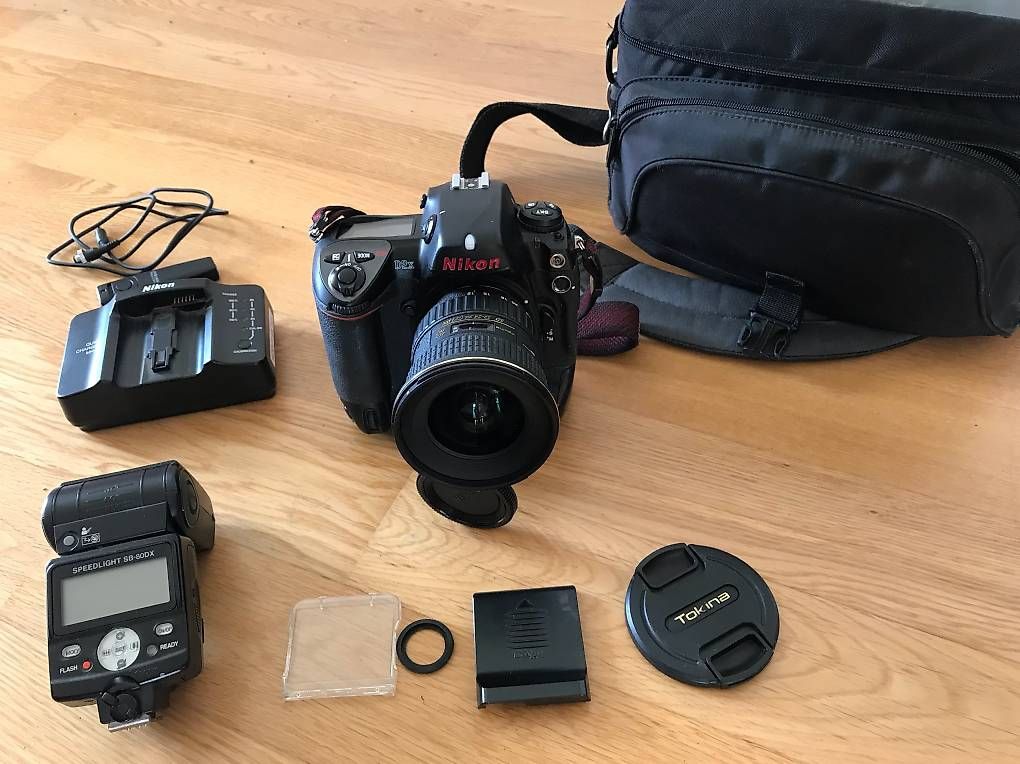 Fotocamera: Nikon D2x DSLR mit Weitwinkel Objektiv und Blitz – Usato da Sargans venduto da TrickyHikr 1