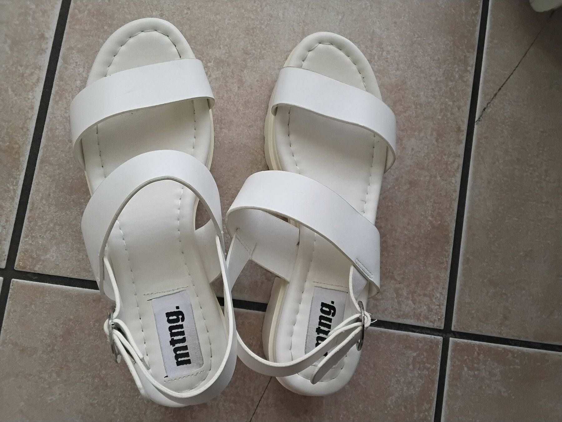 Scarpe da donna: Sandales blanches d'été MTNG T38 – Nuovo (secondo la descrizione) da Chêne-Bourg venduto da Fio994 3