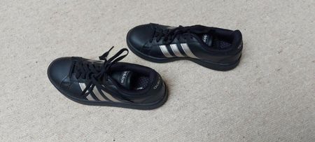 Adidas Turnschuhe Gr. 41 1/3 schwarz / Silver