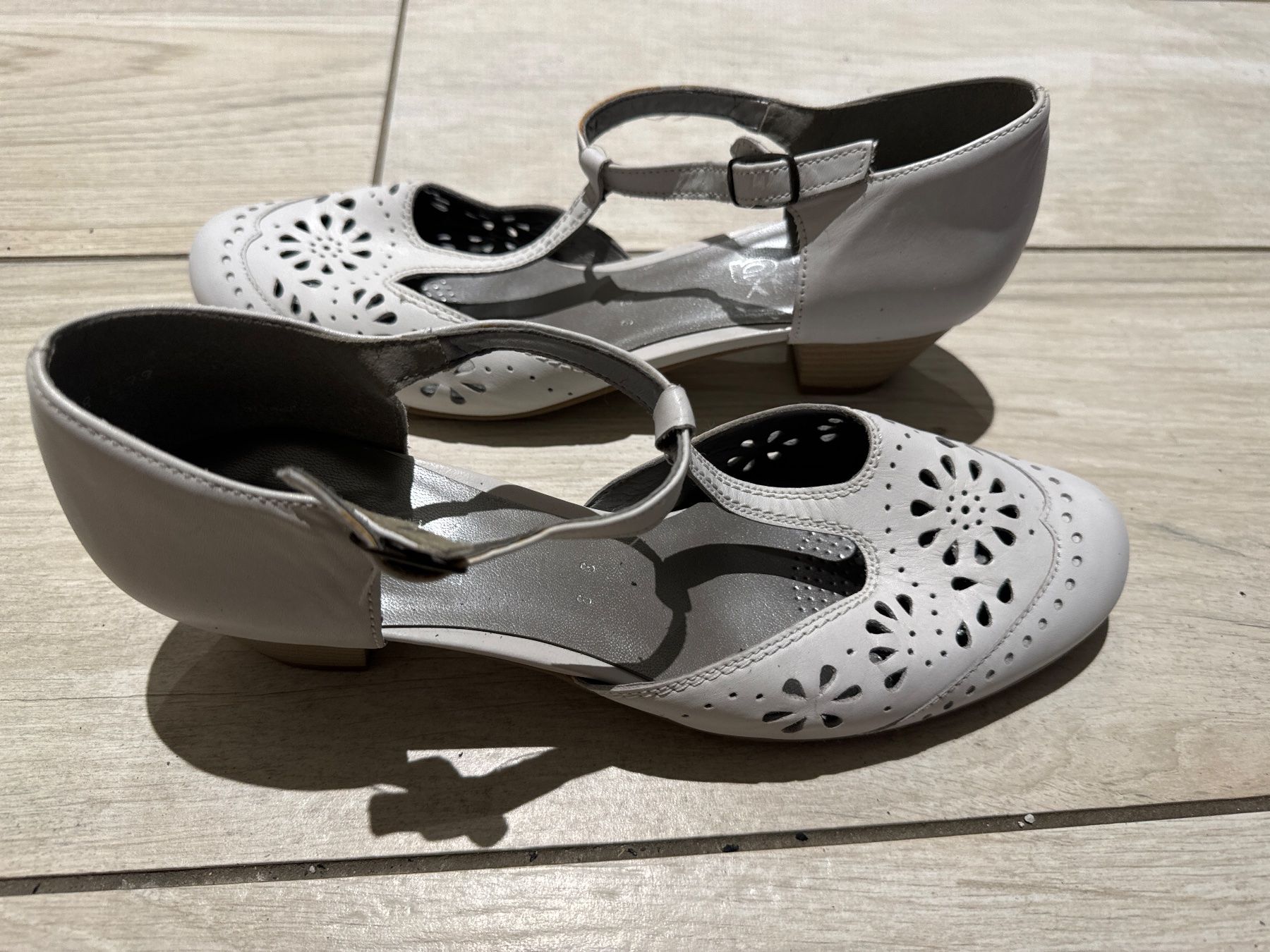 Damenschuhe: Sommer Schuhe weiss Gr 6, 41 – Neu (gemäss Beschreibung) aus Gelterkinden von Familienferien 2