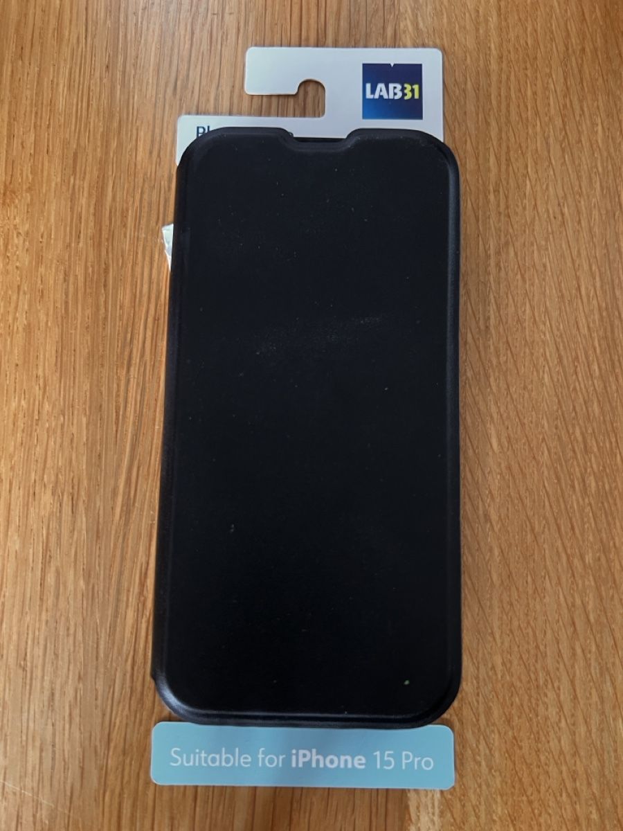 Covers & Schutzfolien: LAB31 Handyhülle iPhone 15 Pro schwarz neu – Gebraucht aus Bubikon von Leuchtkeks