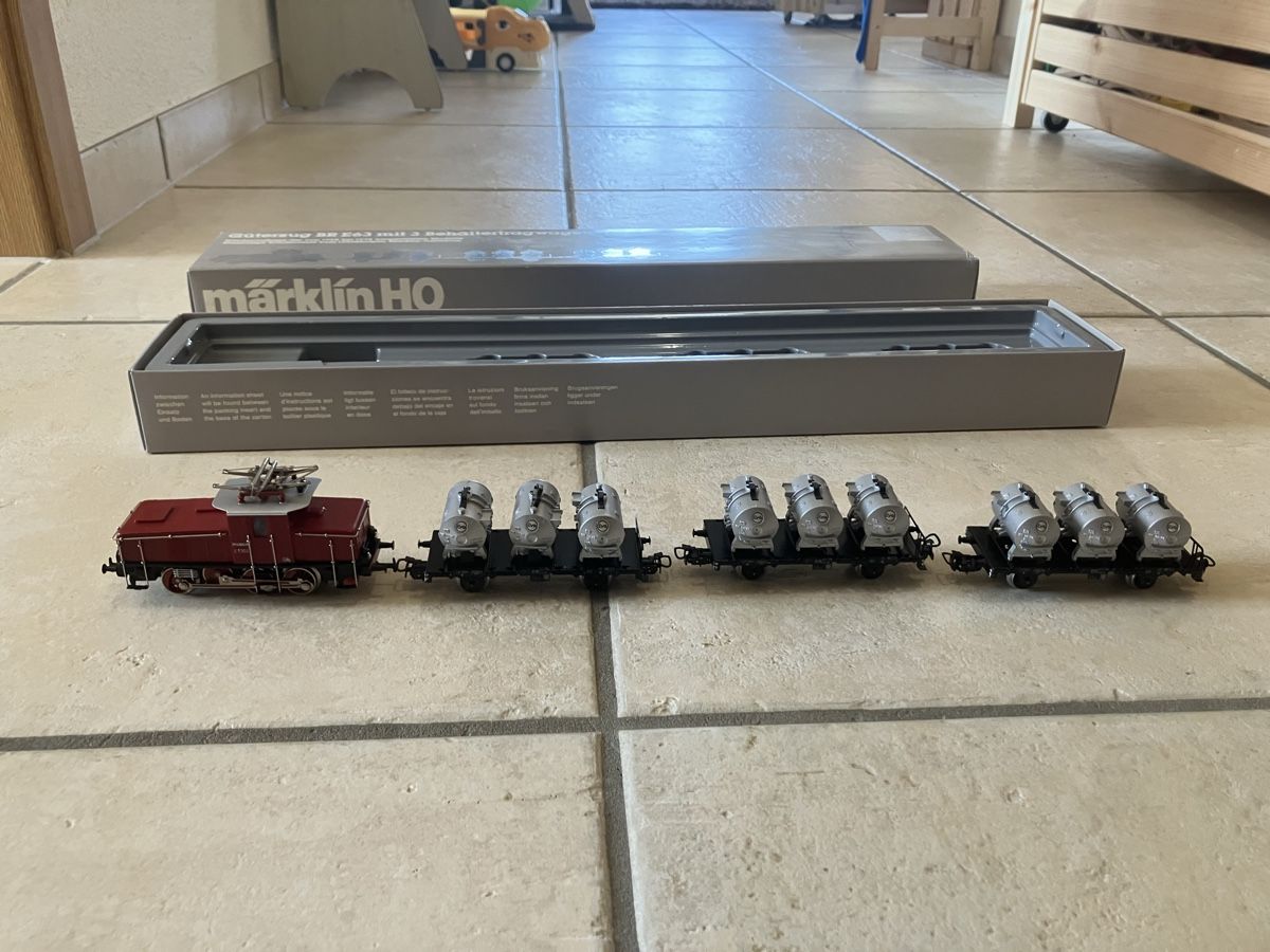 Märklin Modelleisenbahnen: Güterzug BR E63 mit 3 Behältertragwagen – Neu (gemäss Beschreibung) aus Samstagern von zig_ylk2