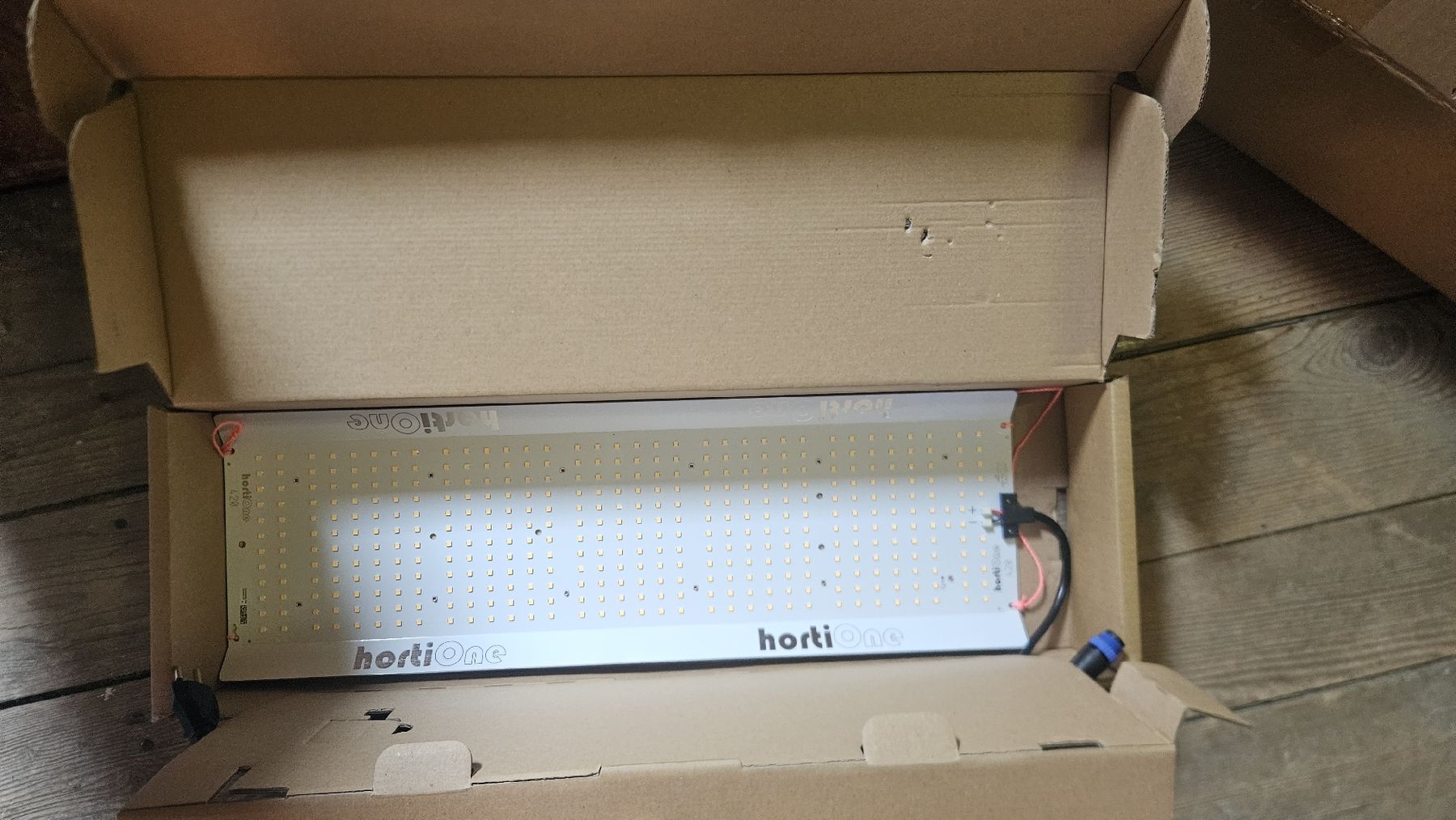 Lampes: Growlicht LED 150W  – D'occasion à Zürich par TStyle 3