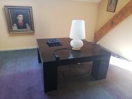 Table basse d'un noir brillant