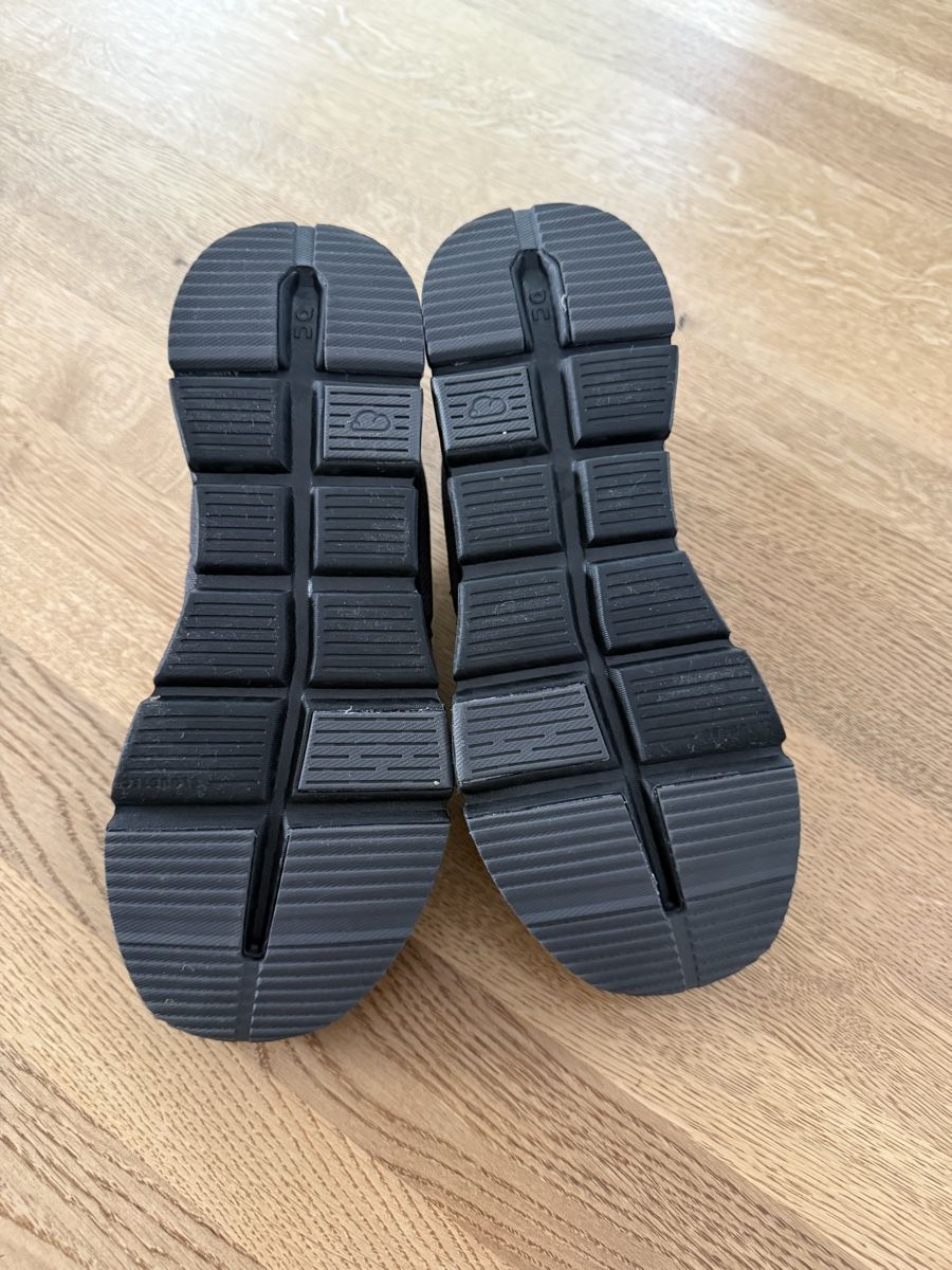 On Scarpe per ragazzi: On Cloud Sky Kinderschuh Grösse 38.5 Schwarz – Usato da Flaach venduto da wetzgis 4