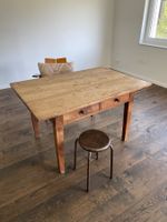 Rustikaler Esstisch aus Massivholz Nussbaum, Biedermeier