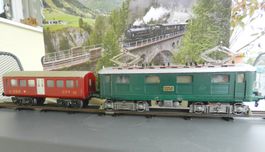 HAG-Re4/4I Ellok 20V AC mit SBB Pers.Wagen2/3 KLrot.Spur0