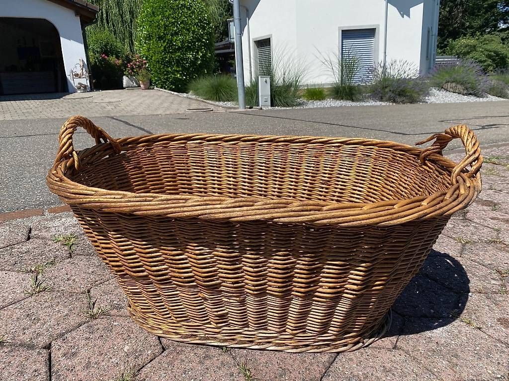 Paniers à linge: alter Wäschekorb geflochten – D'occasion à Mühlau par Johuiii 1