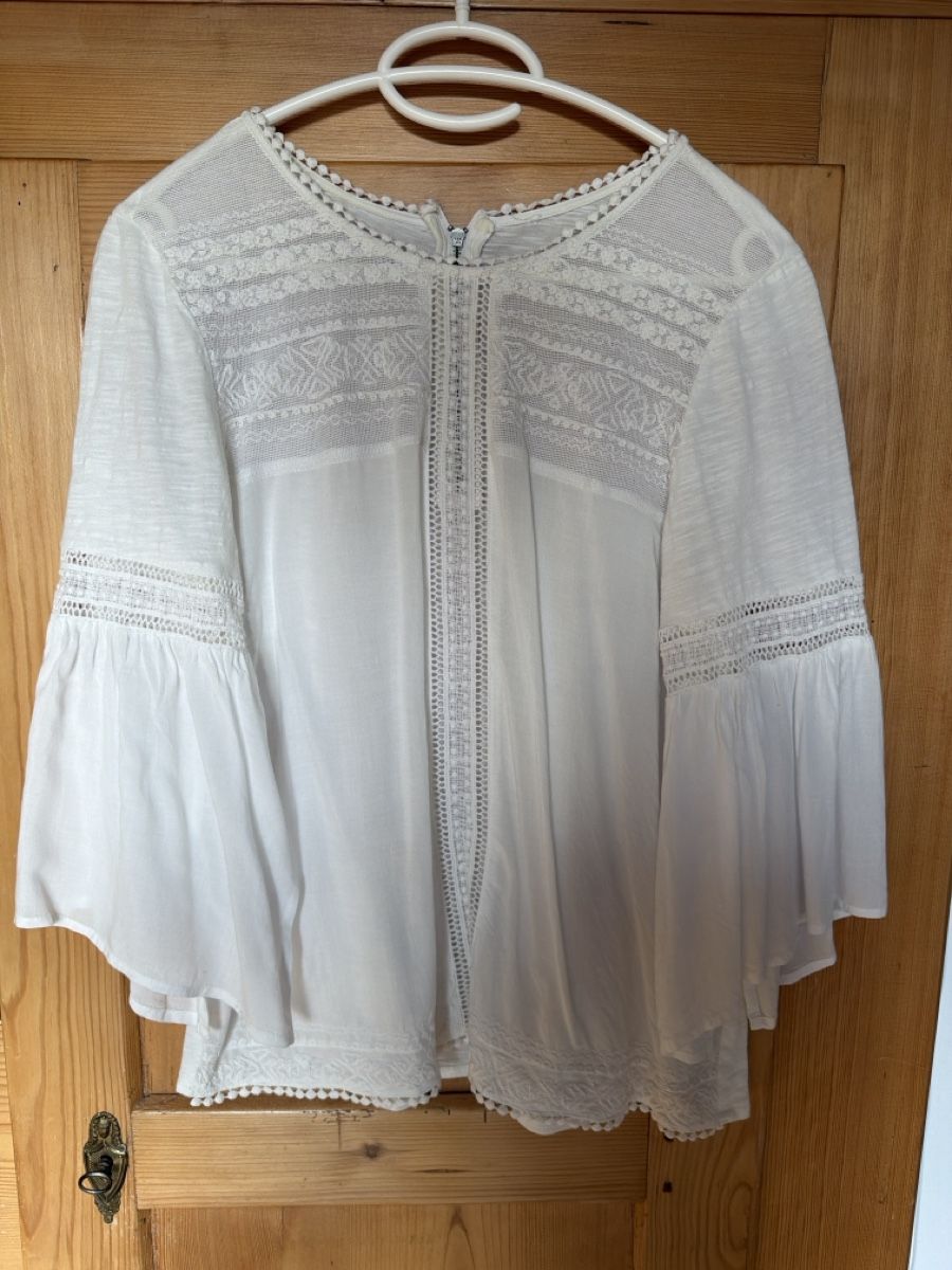 Chemisiers: Sommerliche Bluse mit Spitze, Gr. 38 – D'occasion à Lufingen par Smily37