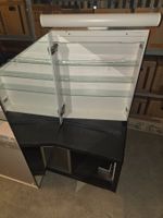 Spiegelschrank mit Steckdose und Beleuchtung