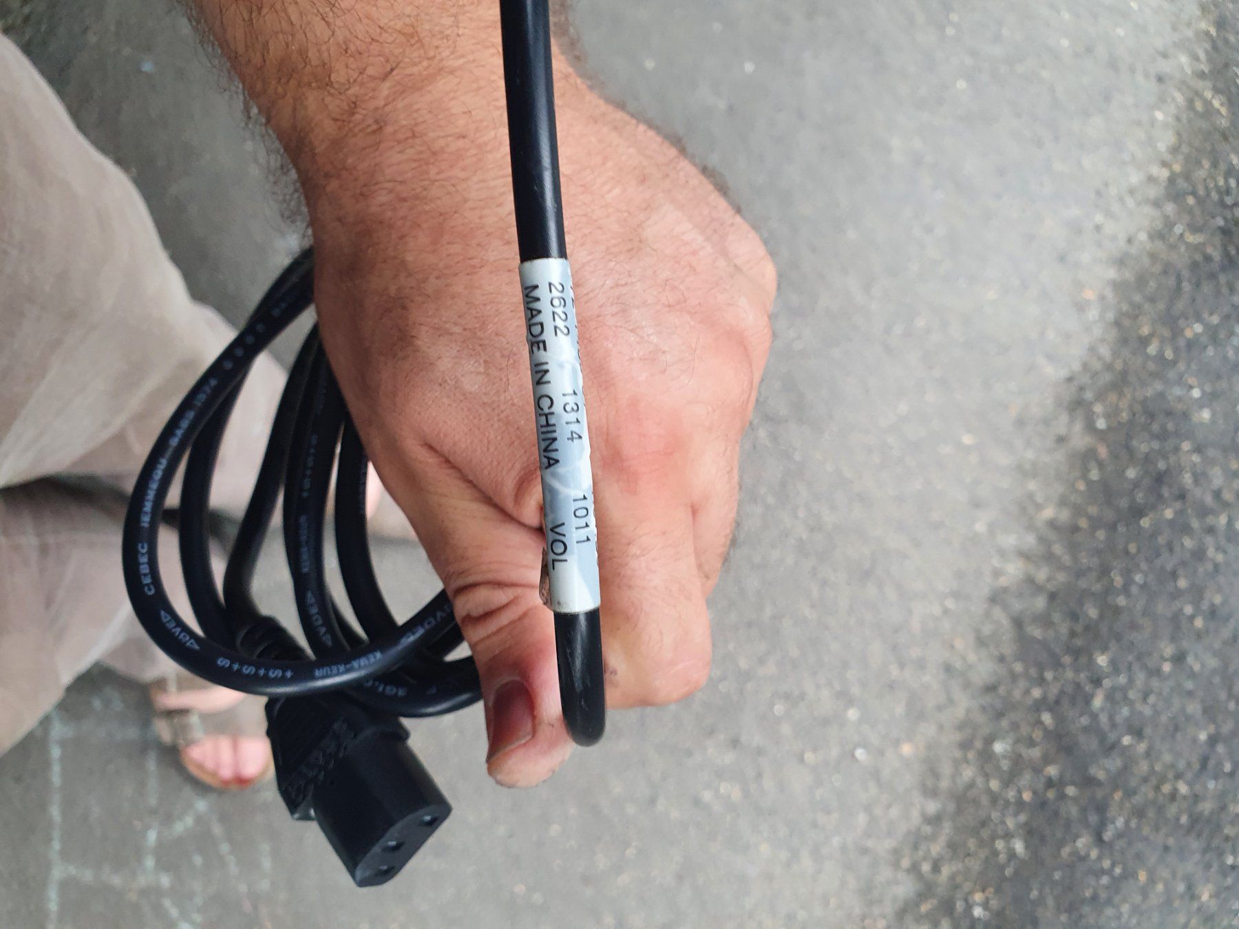 Cavi: Netzkabel C13 2.4m T12 – Usato da Zürich venduto da eymen20 2