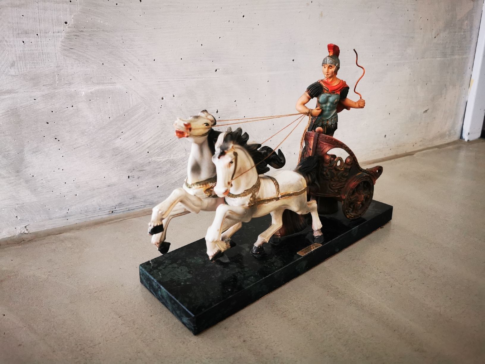 Römischer Streitwagen mit Gladiator Länge 30 cm Höhe 23 cm (Neu