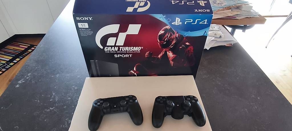 Consoles: Vendo PlayStation 4 Slim 1 TB – D'occasion à Riazzino par pumina05