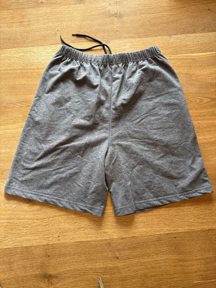 Pantalons: Stoffhose Shorts Gr. M grau – D'occasion à Rohr b. Olten par -FaLu- 2