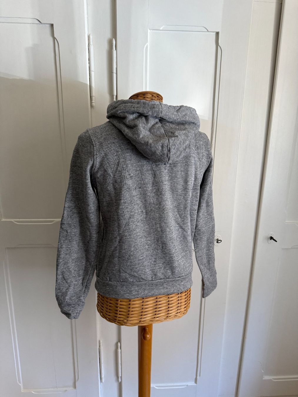 H&M Vestes: Sweatjacke hellgrau meliert XS – D'occasion à Zürich par Diazaio 2
