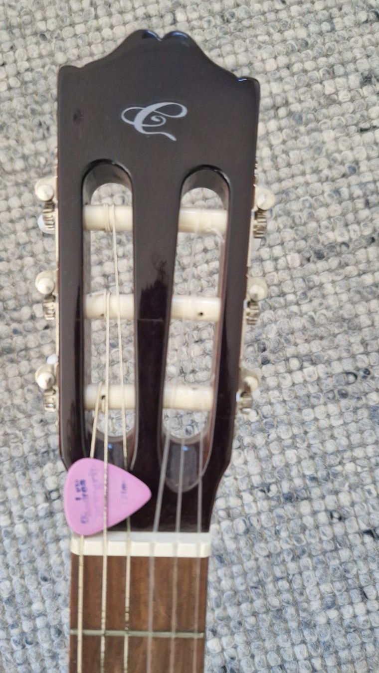 Strumenti musicali: 3/4 Gitarre – Usato da Rupperswil venduto da RoRo04 2