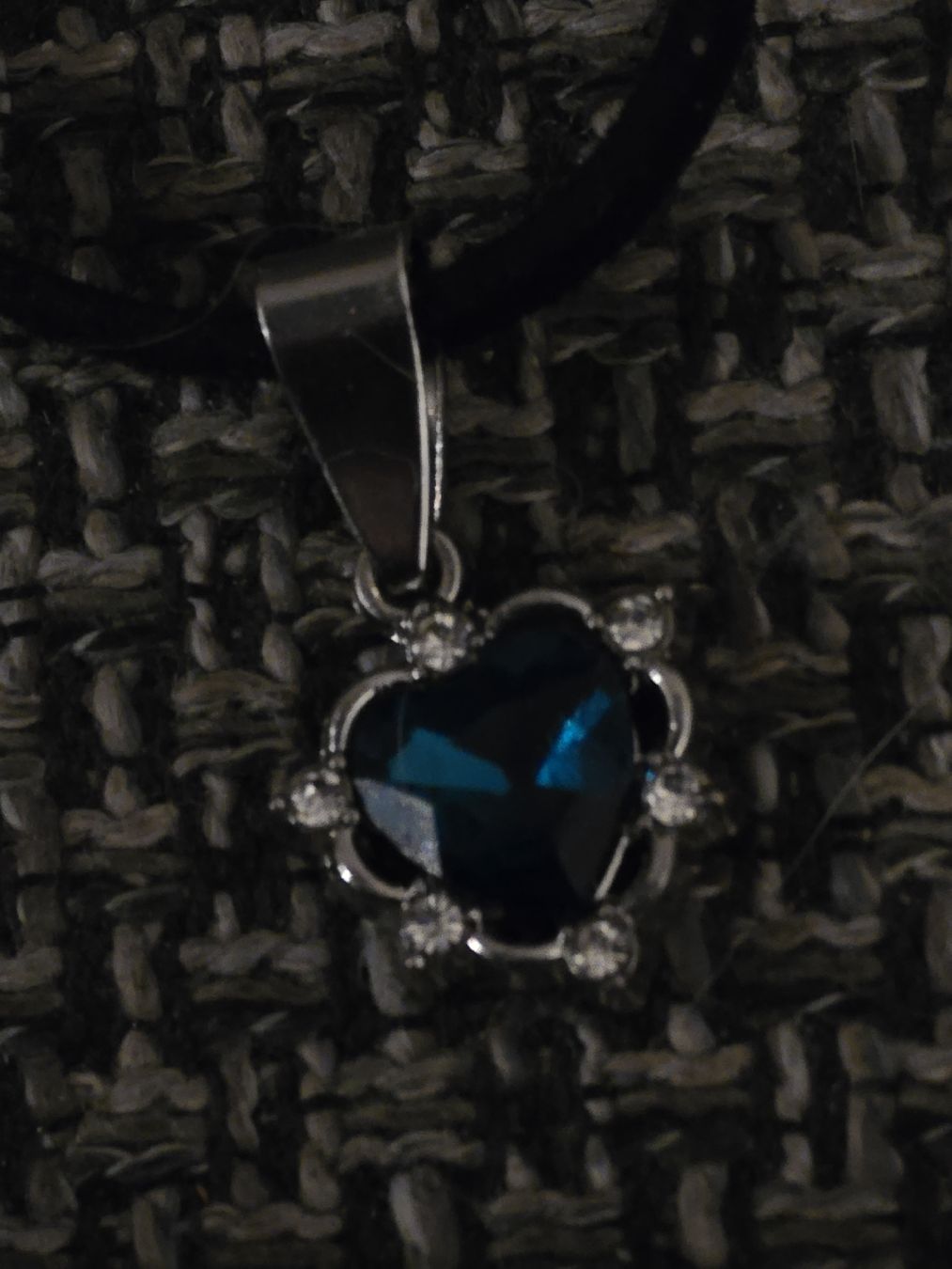 Catenine: Blaue Handgemachte Herzhalskette – Nuovo (secondo la descrizione) da Oberrohrdorf venduto da sbo_pq9x 1