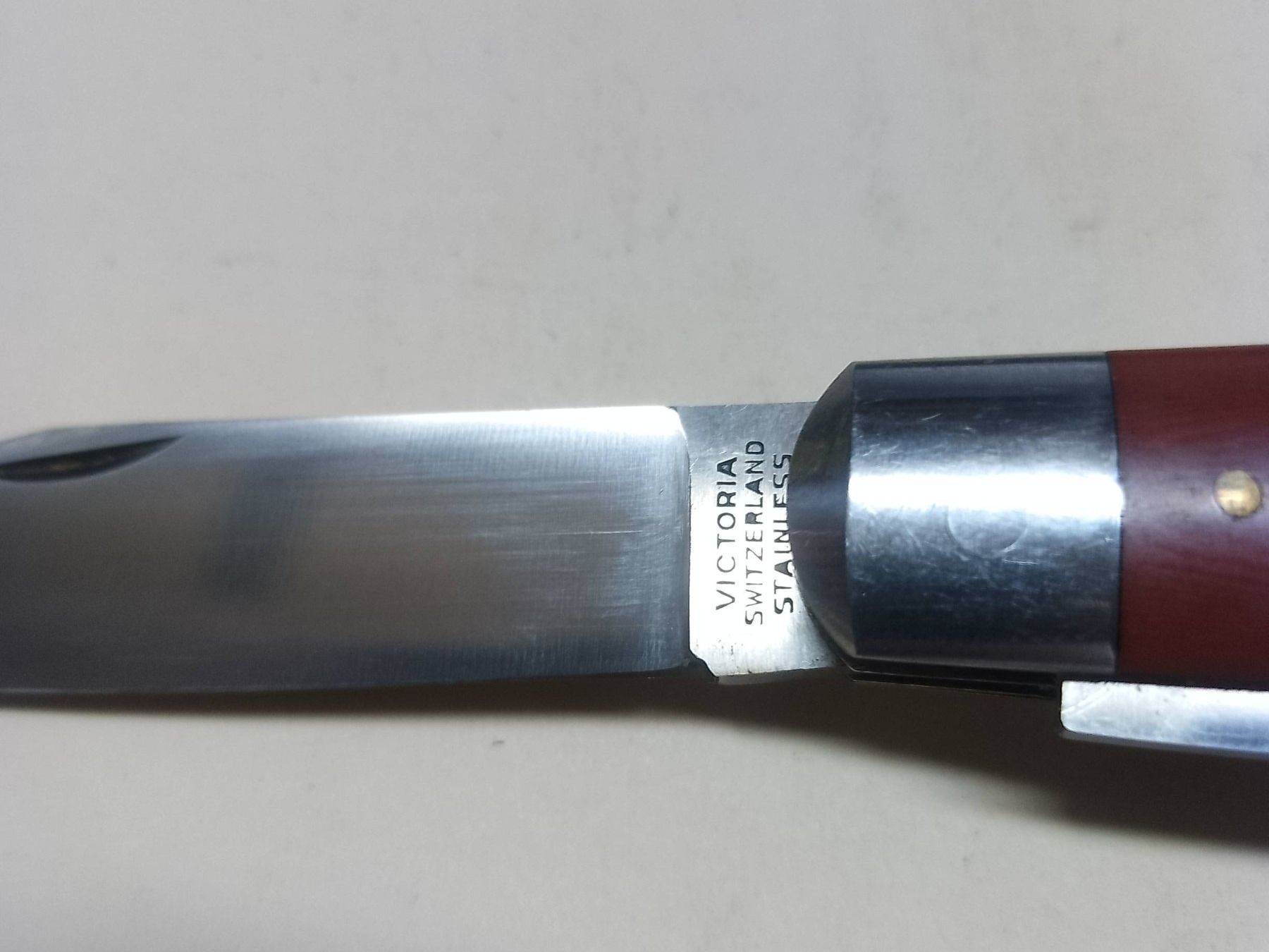 Victorinox Coltelli tascabile: Messer - "Victoria - Switzerland - Stainless" – Usato da Sorengo venduto da 74in