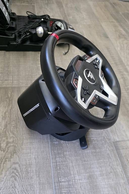 Controller: Thrustmaster Lenkrad + Pedale + TH8A Shifter  neuwertig – Nuovo e nell'imballaggio originale da Biel/Bienne venduto da Fely98 1