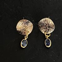 Boucles d'oreilles dorées avec cabochon violet