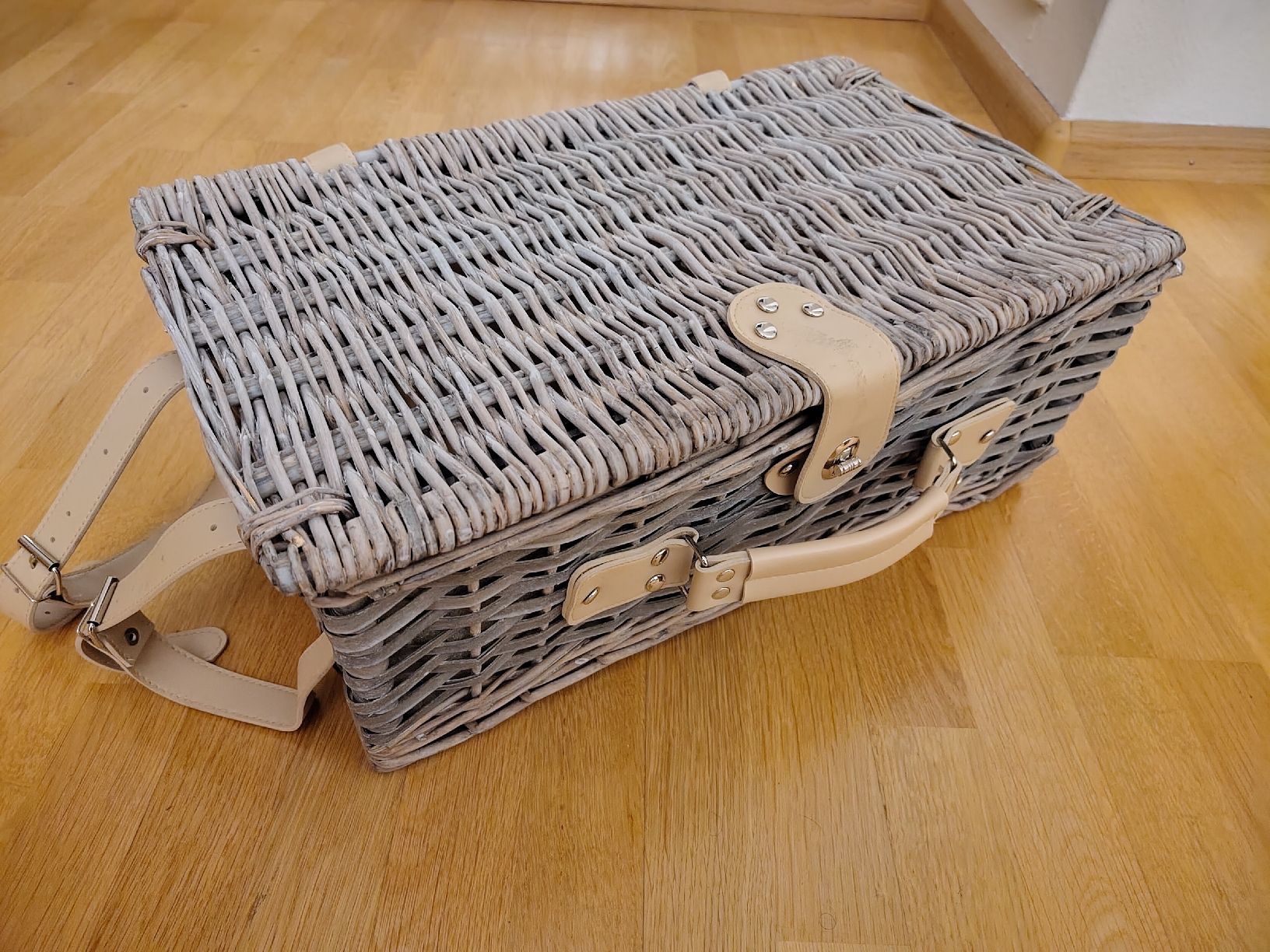 Altro per la casa: Vintage Picknickkorb aus Weide, komplett – Usato da Birsfelden venduto da bart_snyder 4